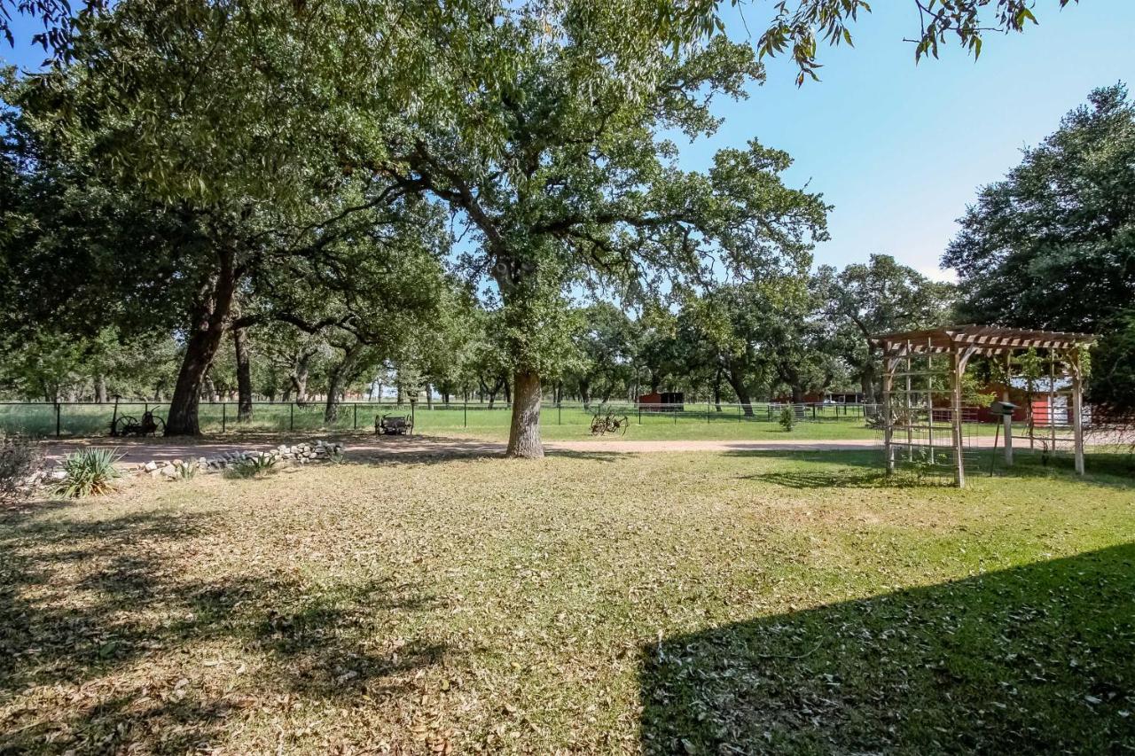 Ark Bunkhouse Fredericksburg Hideaway With Hot Tub Villa ภายนอก รูปภาพ