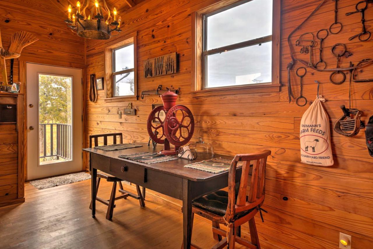 Ark Bunkhouse Fredericksburg Hideaway With Hot Tub Villa ภายนอก รูปภาพ