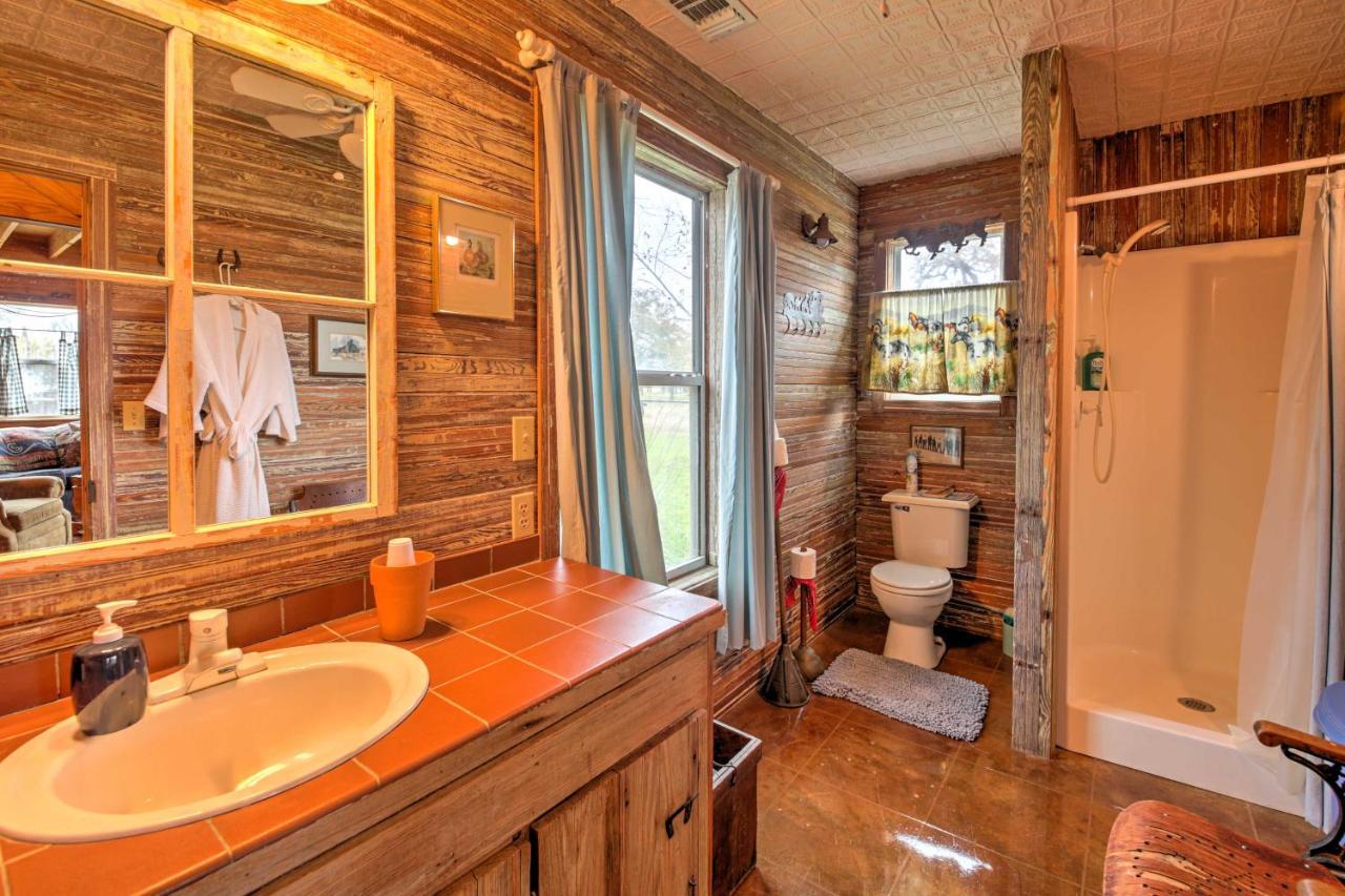 Ark Bunkhouse Fredericksburg Hideaway With Hot Tub Villa ภายนอก รูปภาพ