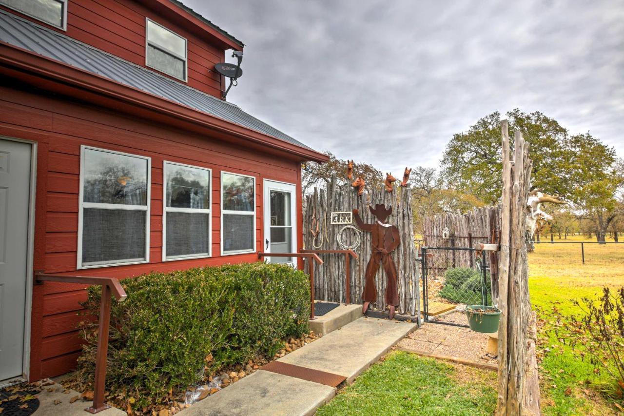 Ark Bunkhouse Fredericksburg Hideaway With Hot Tub Villa ภายนอก รูปภาพ