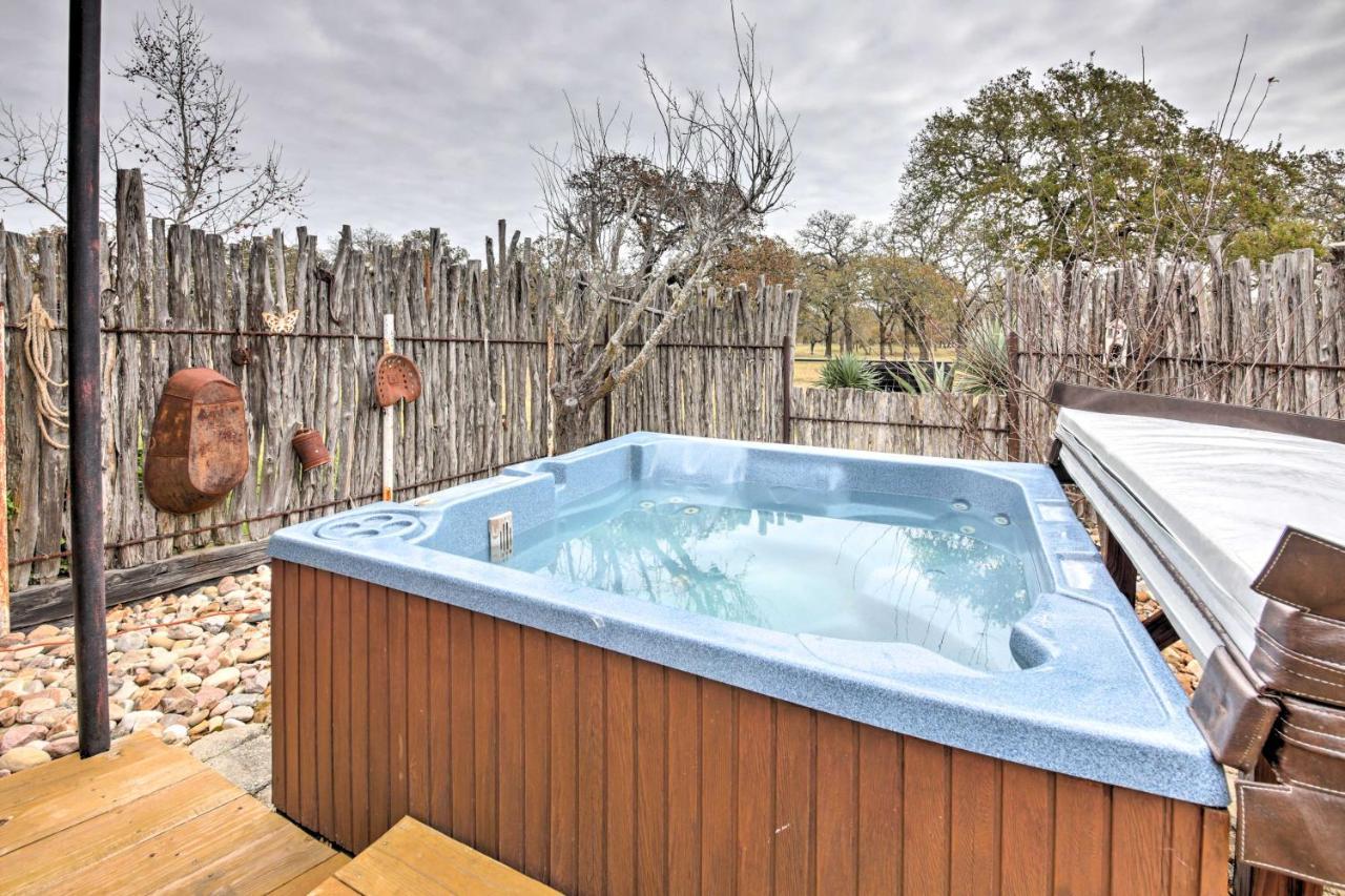 Ark Bunkhouse Fredericksburg Hideaway With Hot Tub Villa ภายนอก รูปภาพ